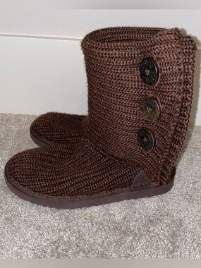 UGG Classic Cardy Knit Sweater Boots Chocolate Brown Size Woman's 7 Fall
Winter